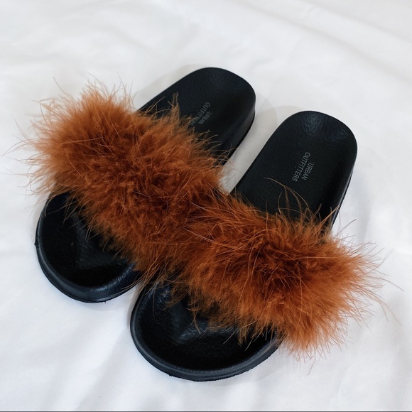 Urban Outfitters Shoes - URBAN OUTFITTERS 🖤 FEATHER SLIDES